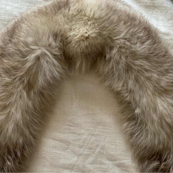 Faux fur shawl collar - Picture 3 of 7